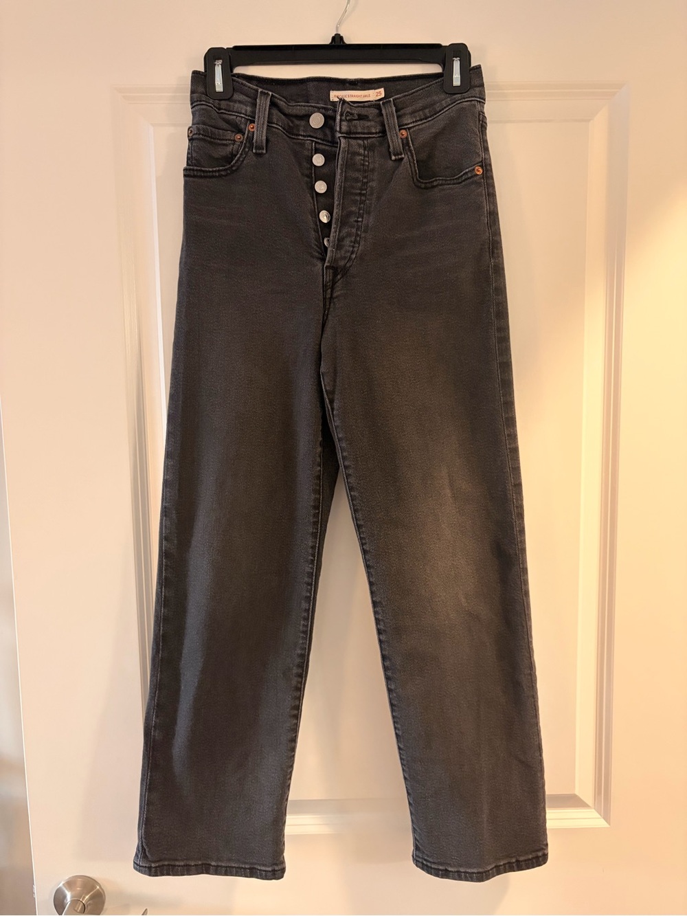 Levi’s Ribcage Straight Ankle Jeans Size 25 Black Wash High Rise Button Fly - Picture 1 of 4